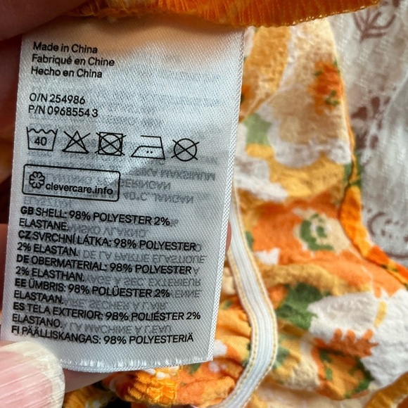 3 for 20 $ bundle Divided bright floral crop top - Picture 2 of 8